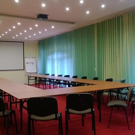 Yuca Hotell Łódź Exteriör bild