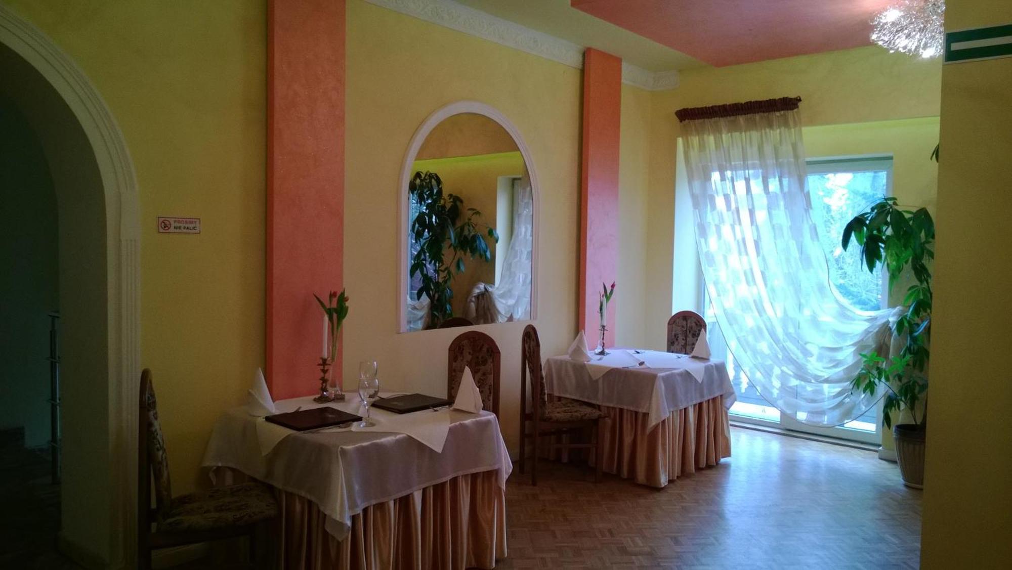 Yuca Hotell Łódź Exteriör bild